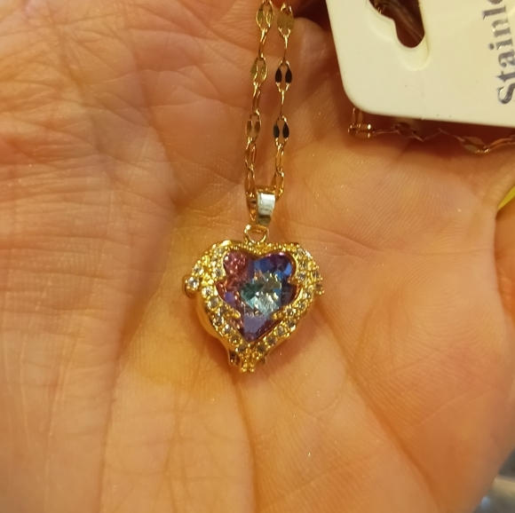 Stunning rainbow colors heart necklace - Picture 3 of 4